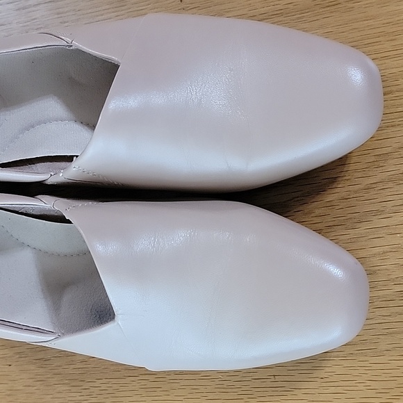 Women's Clarks Juliet Palm Praline Leather Pumps, Cream, Size 7N, New W/O Box - Picture 5 of 9